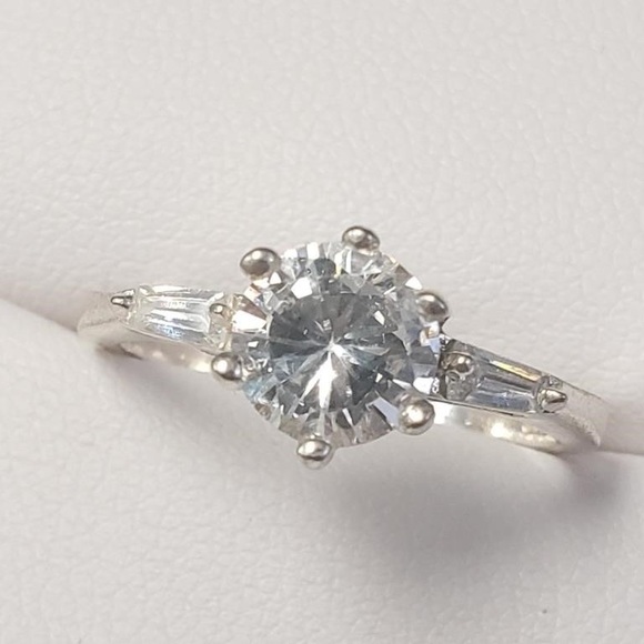 Silver CZ Ring - Picture 4 of 6